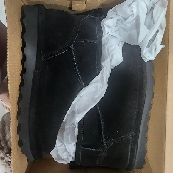 Black Size 7 Wide Bearpaw Booties Bnib - Picture 1 of 4